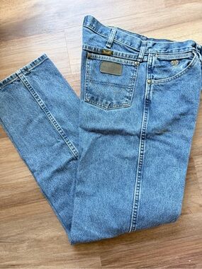 Wrangler Men’s Light Blue Relaxed Fit Jeans